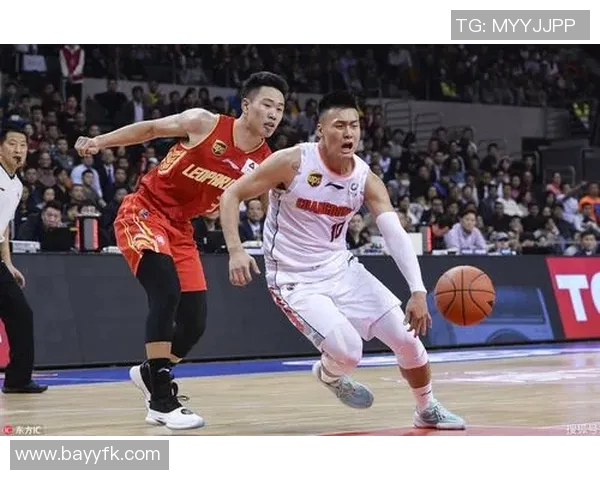 易建联领衔广东队击败辽宁队，以119比106获得胜利，夺得新赛季首场胜利